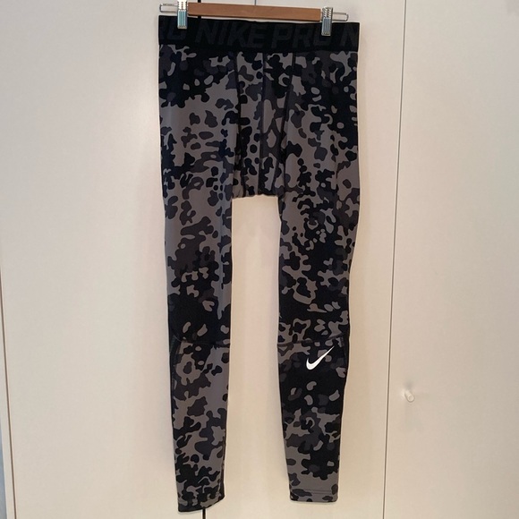 Nike Other - Nike Pro camouflage compression leggings L